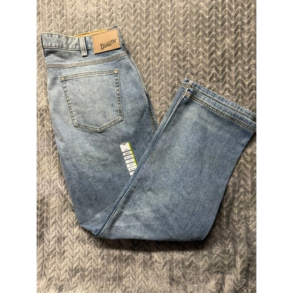 Duluth Trading Co Flex NWT Jeans 38x32 Relaxed Fit Light Wash Denim Mens 0766